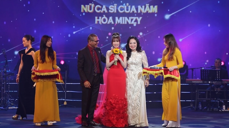 Màn trình diễn của Hòa Minzy